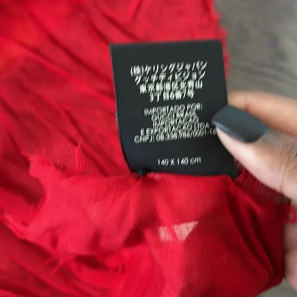 100% authentic HUGE GUCCI SCARF